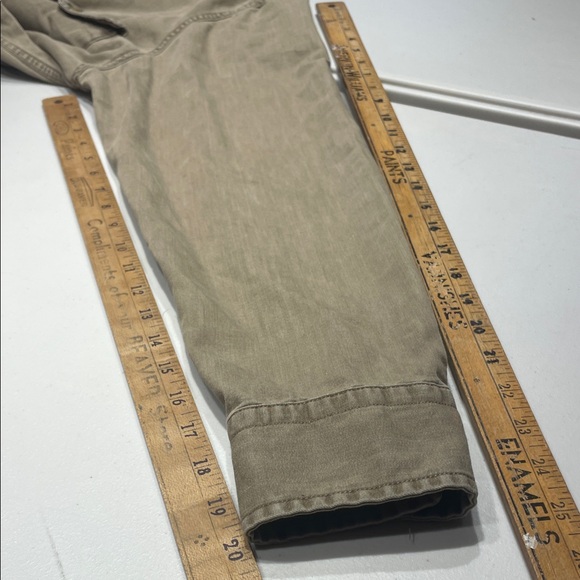 Levi's relaxed Western size medium Beige Button-Up Shirt - Picture 12 of 13